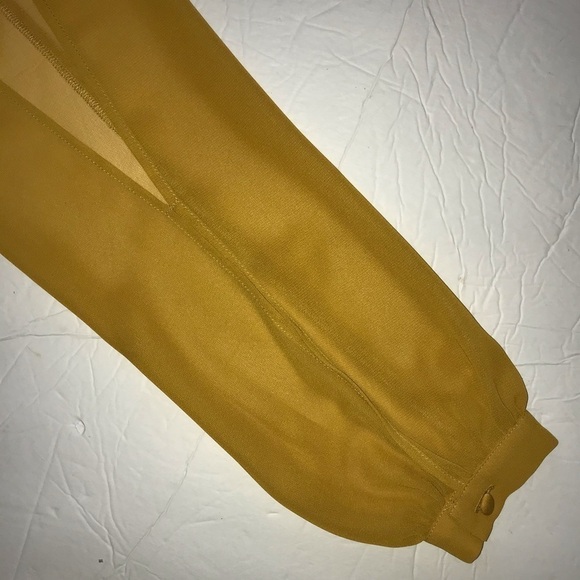 Vince Camuto Cold Shoulder Tie Neck Yellow Top XS - Picture 10 of 11